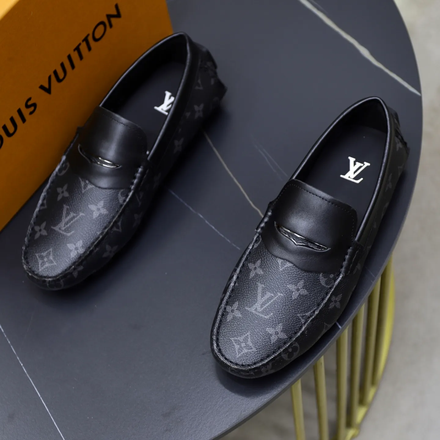 Ex-factory price: 480💰【LV】Louis Vuitton ⚠️High-end men’s driving and pedal series ⚠️38-44 (customized for 45) ⚠️All original cowhide leather! Thick and soft! Made entirely of calfskin lining! Rubber sheet anti-slip beanie sole! Three-dimensional package technology! Fashionable and classic! Handicrafts! Original high quality! Feel free to compare!